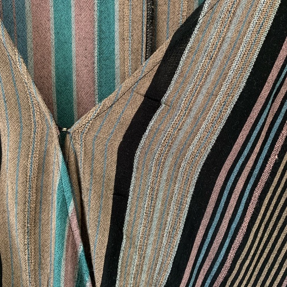 AE Striped Top in excellent condition! - Picture 3 of 4
